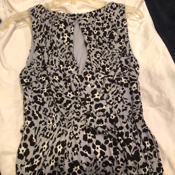 Loft Black, white, and gray floral print dress - Picture 5 of 5